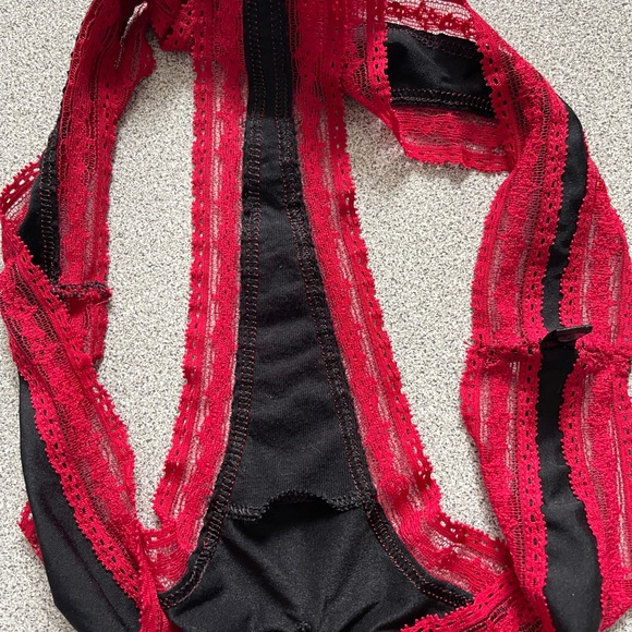 La Vie En Rose 🌹 Black & Red Thong Panties Size Small - Picture 4 of 7
